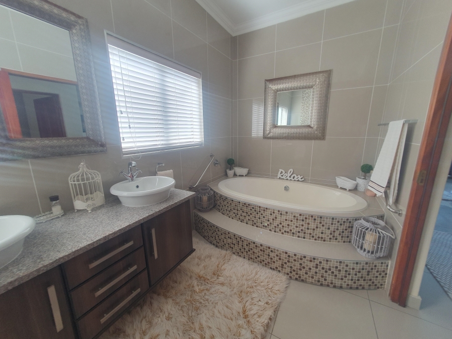 3 Bedroom Property for Sale in Oubaai Western Cape